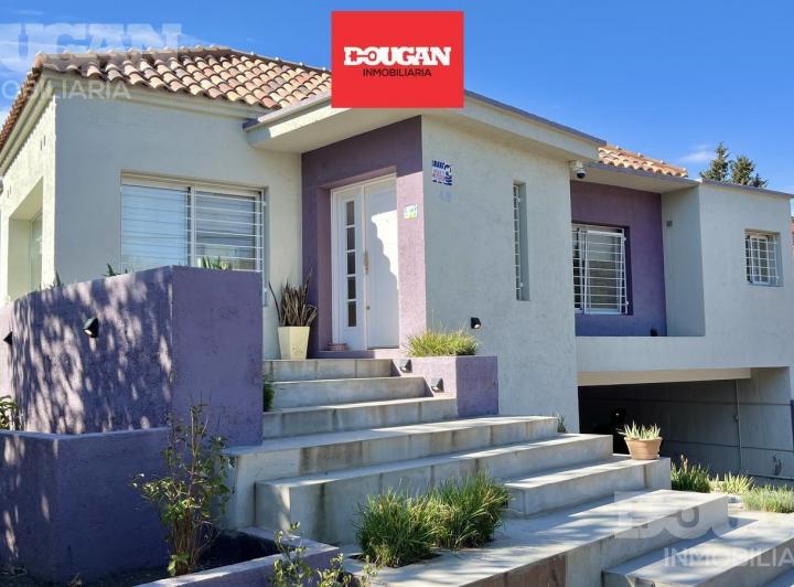 Casa · 232m² · 6 Ambientes · 4 Cocheras