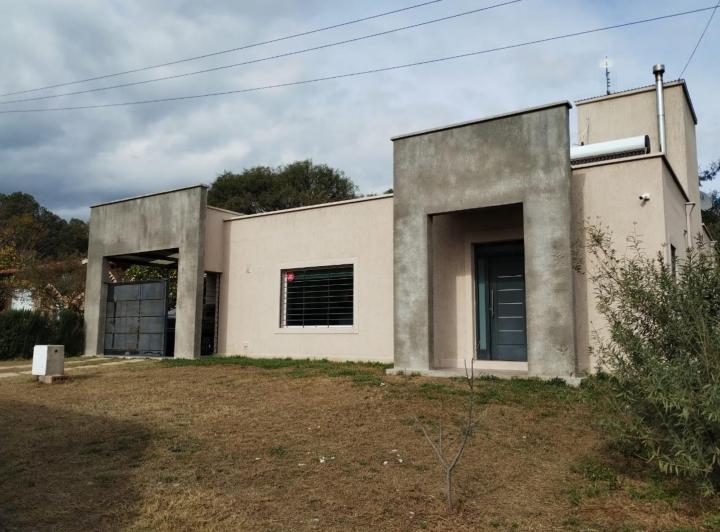Casa · 108m² · 4 Ambientes · 2 Cocheras