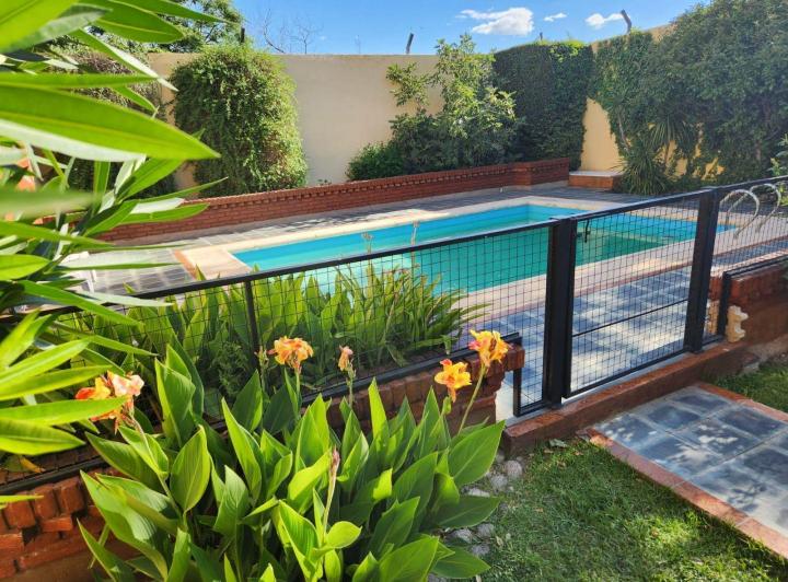Casa · 390m² · 7 Ambientes · 2 Cocheras