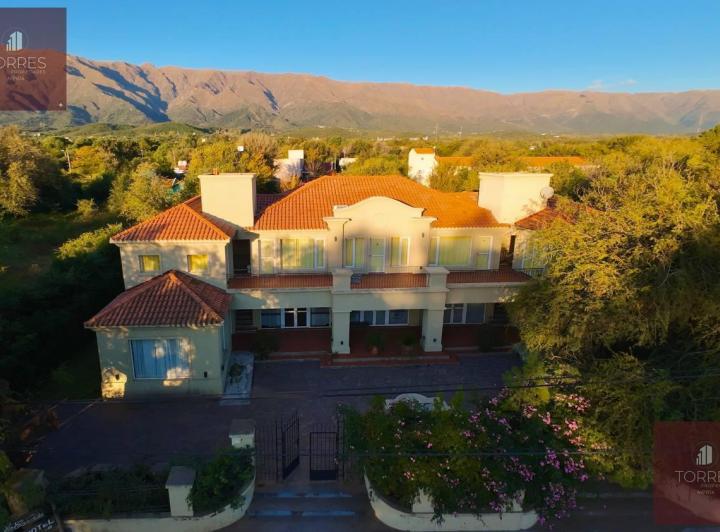 Hotel · 1540m² · 42 Ambientes · 12 Cocheras