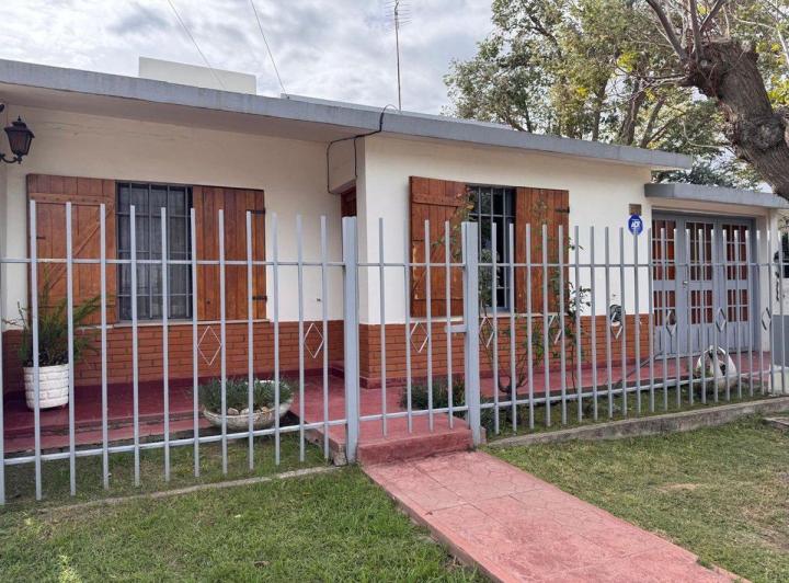 Casa · 100m² · 5 Ambientes · 1 Cochera