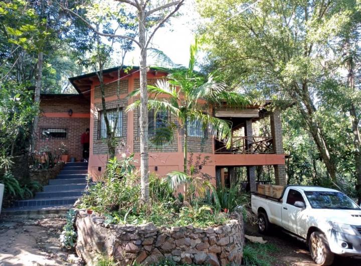 Casa · 300m² · 7 Ambientes · 2 Cocheras