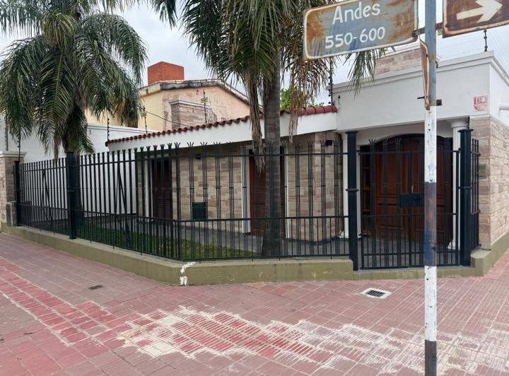 Casa · 150m² · 7 Ambientes · 2 Cocheras