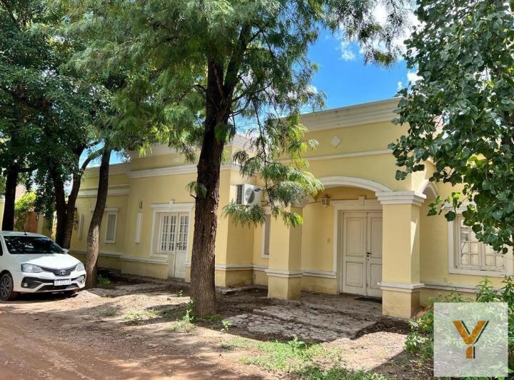 Casa · 250m² · 6 Ambientes · 2 Cocheras