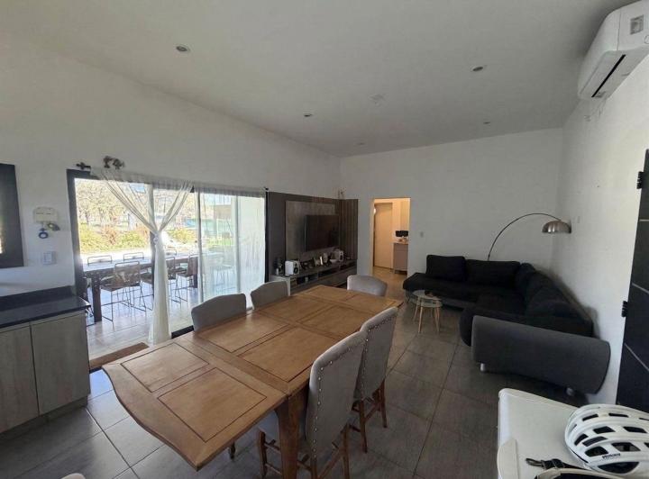 Casa · 90m² · 3 Ambientes · 2 Cocheras