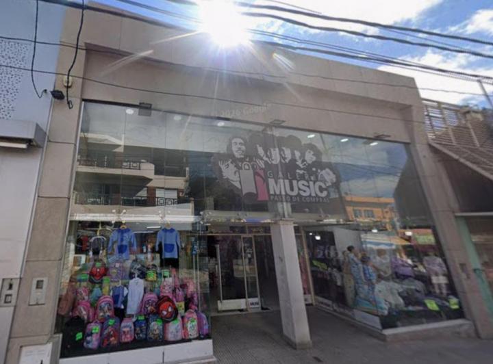Local comercial · 590m²