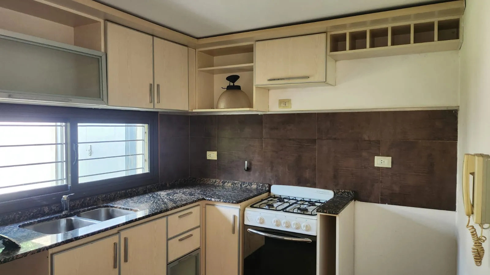 Alquilo Dúplex 3 dorm. 2 baños c/ patio y cochera doble cubierta – Chateau Carreras