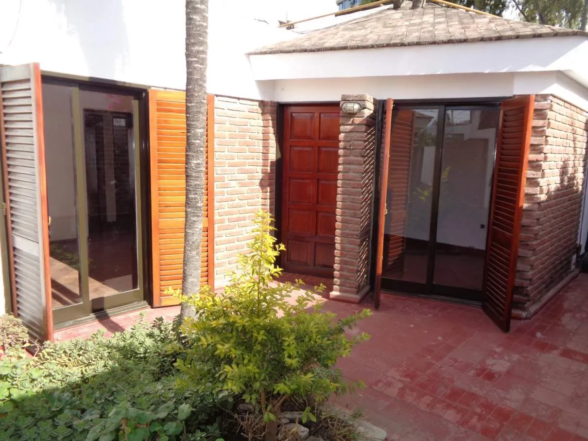 Barrio Alto Verde - Departamento de 2 Dormitorios, Amplio con Cochera y Patio Pr...