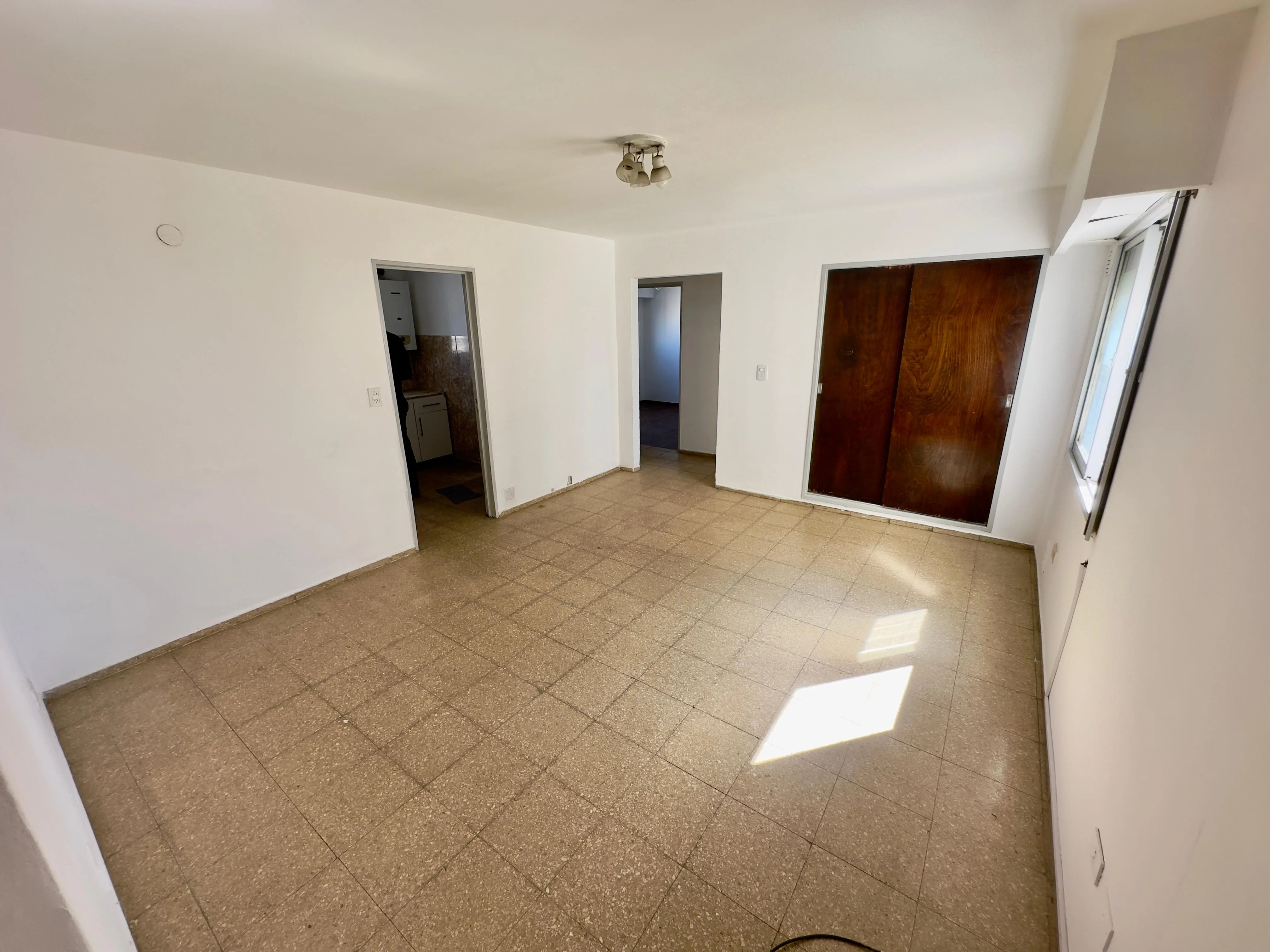 VENTA - 2 DORMITORIOS - PISO ALTO Y LUMINOSO - ALBERDI