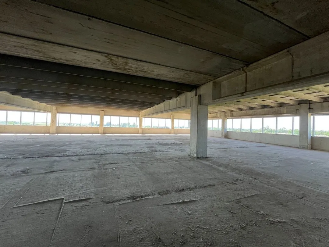 OFICINA PARQUE EMPRESARIAL CORDOBA AV LA VOZ DEL INTERIOR FRENTE AEROPUERTO PISO 4º COCHERAS VENTA