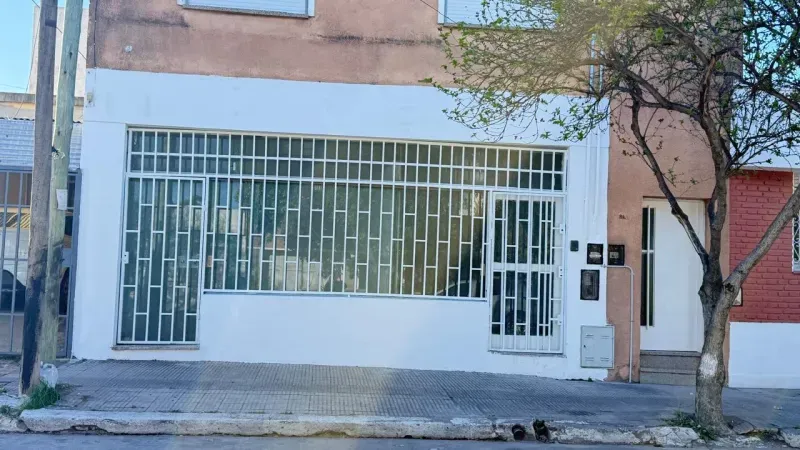 B° Alto General Paz Amplio local comercial en calle Sarmiento 2139 (252 m2)