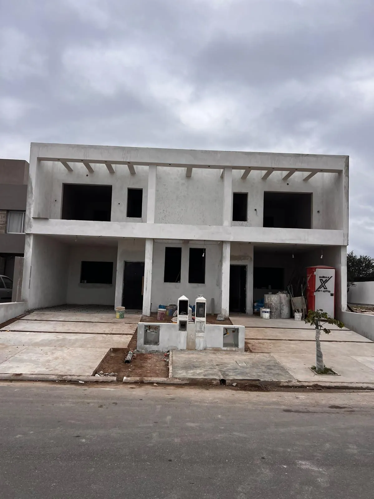 DUPLEX 3 DORM EN SOLARES DE MANANTIALES - FRENTE A LA PLAZA