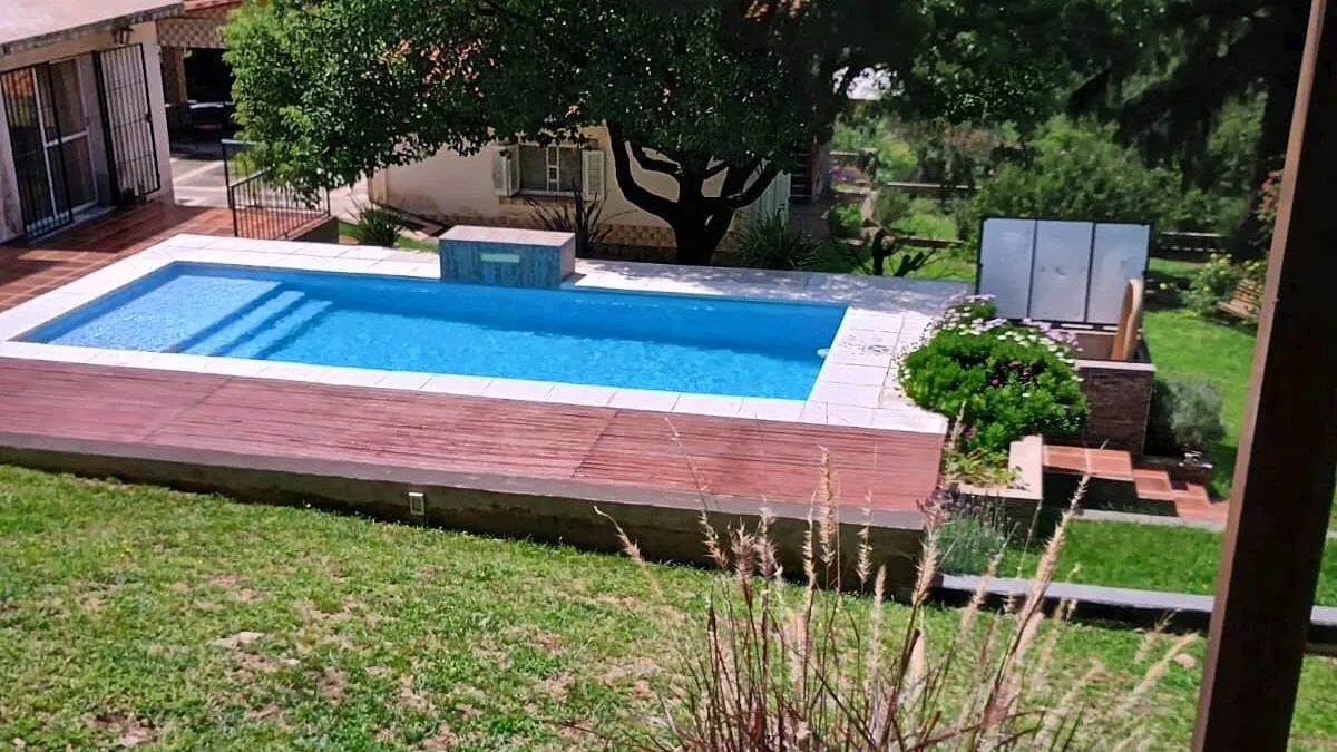 Casa con quincho, pileta y parque de 2.136 m² en Barrio Ariel, Salsipuedes