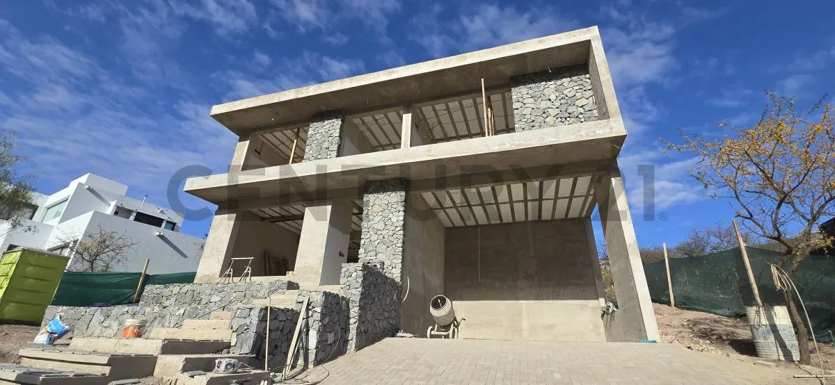Casa de categoría en construcción en Country La Desea - 80% de avance - se entre...