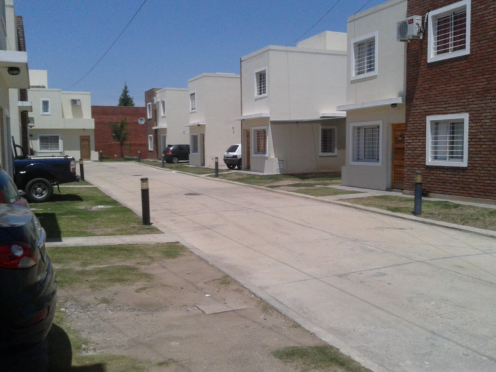 VENDO DUPLEX EN BARRIO CERRADO/3D*LIVING-COMEDOR*COCINA*COCHERA*PATIO