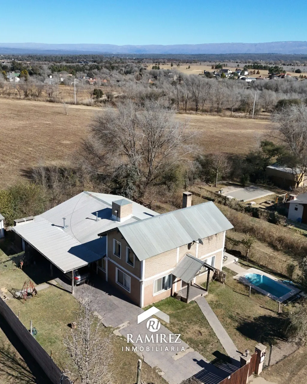 CASA EN VENTA CON DEPARTAMENTO - 4 HORIZONTES - VILLA GRAL BELGRANO - CORDOBA (CA174)