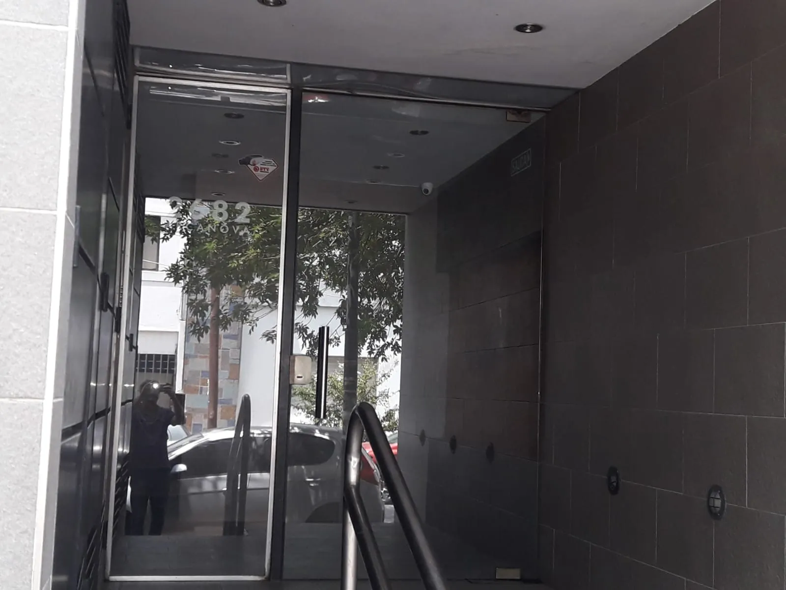 Alquilo Departamento de un dormitorio frente a Plaza Jerónimo del Barco sobre calle 9 de julio esquina Monseñor de Andrea