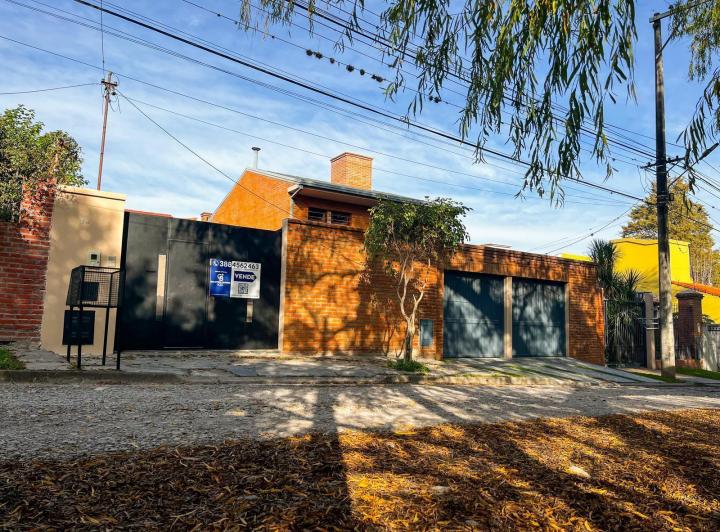 Casa · 5 Ambientes · 1 Cochera