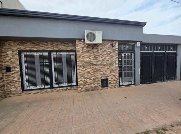 Casa · 160m² · 4 Ambientes · 3 Cocheras