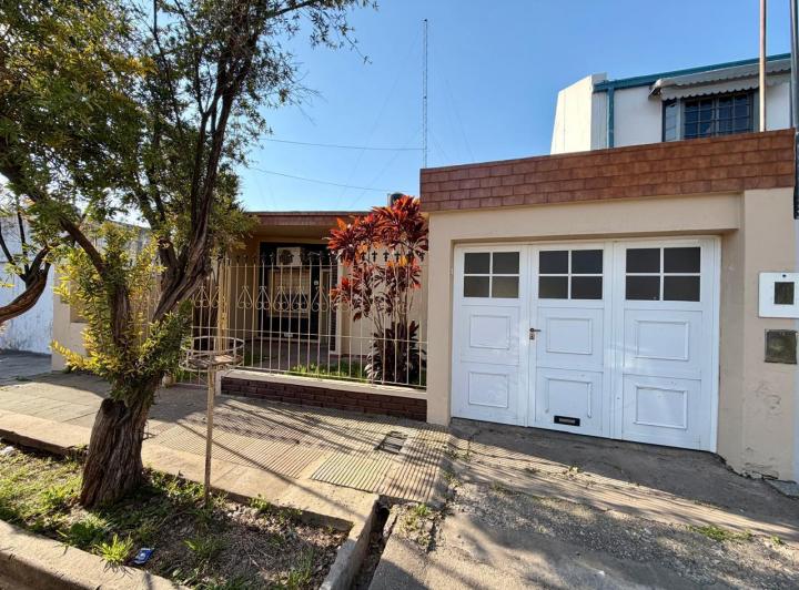 Casa · 119m² · 2 Dormitorios · 2 Cocheras