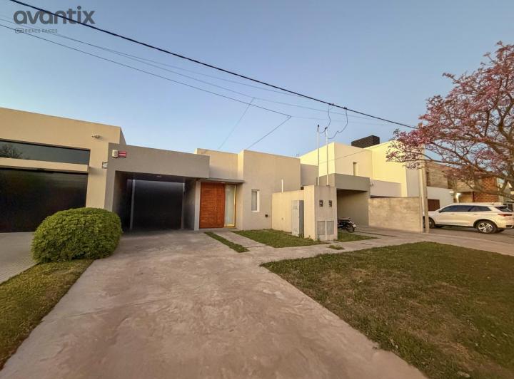Casa · 100m² · 4 Ambientes · 1 Cochera