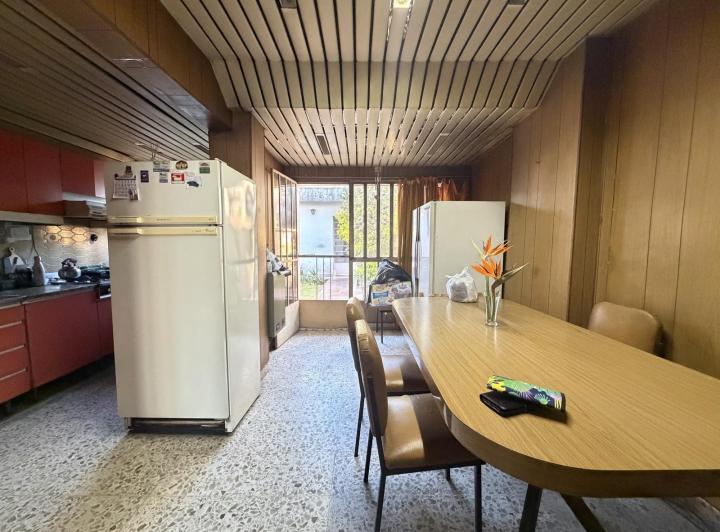 Casa · 180m² · 7 Ambientes · 1 Cochera