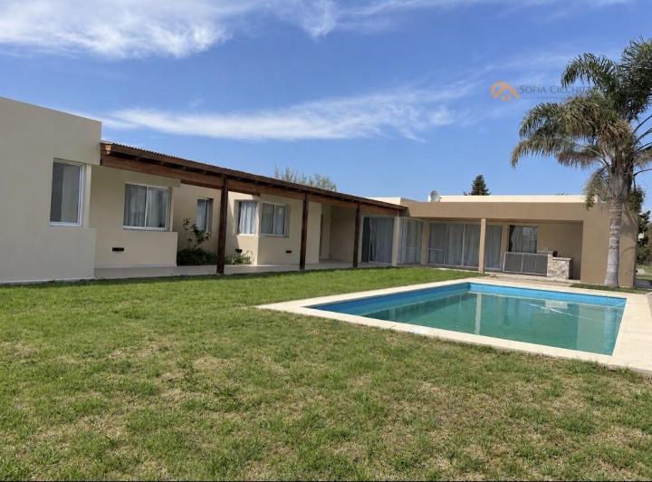 Casa · 360m² · 3 Ambientes · 2 Cocheras