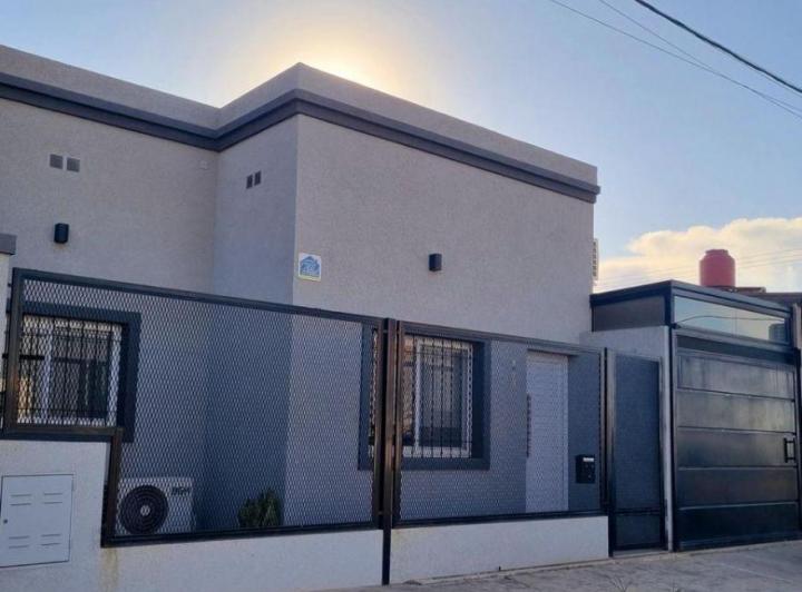 Casa · 70m² · 5 Ambientes · 1 Cochera