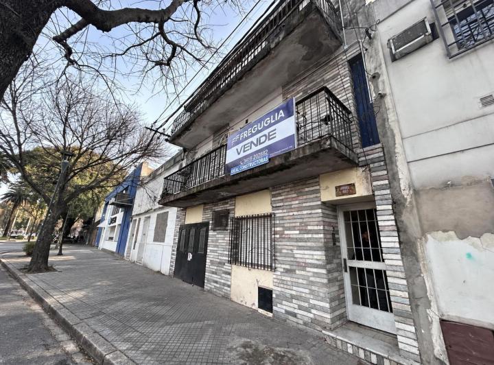 Casa · 317m² · 8 Dormitorios · 1 Cochera