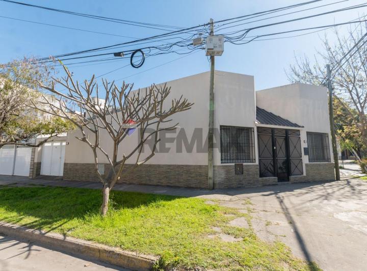 Casa · 90m² · 4 Ambientes · 1 Cochera