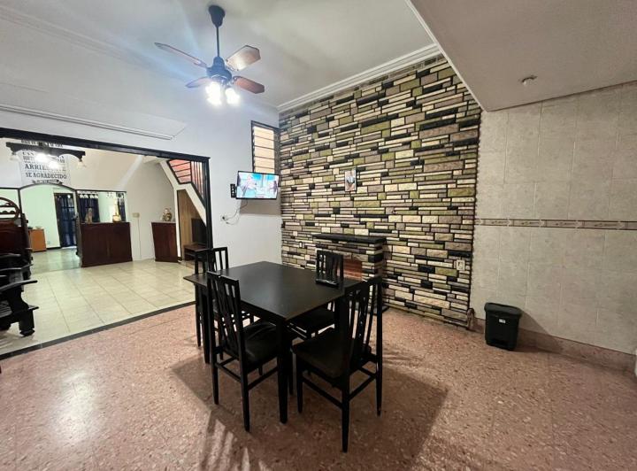Casa · 220m² · 13 Ambientes · 1 Cochera