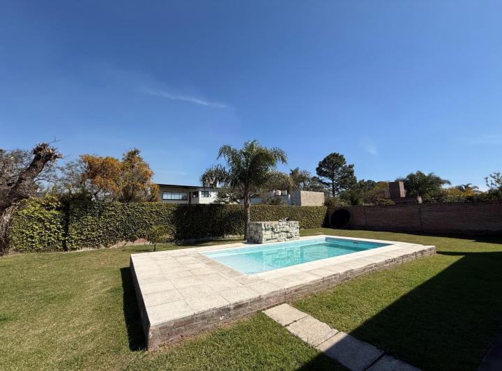 Casa · 95m² · 3 Ambientes · 1 Cochera