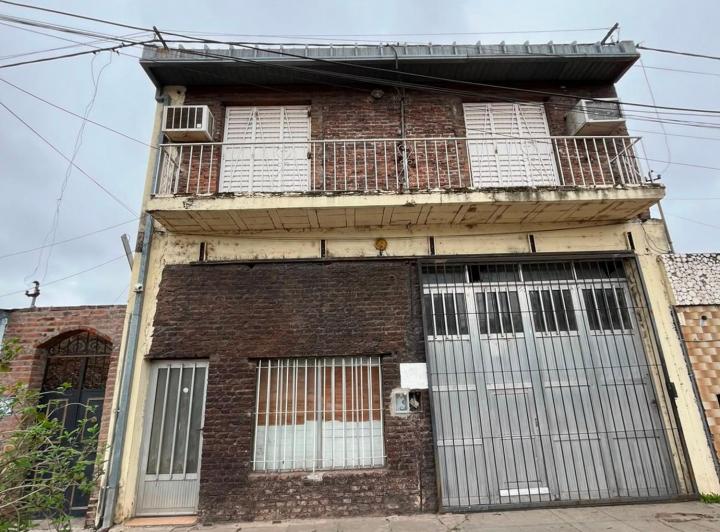 Casa · 144m² · 4 Ambientes · 2 Cocheras