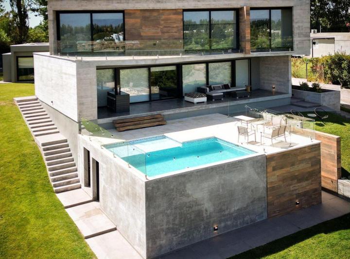 Casa · 492m² · 6 Ambientes · 2 Cocheras