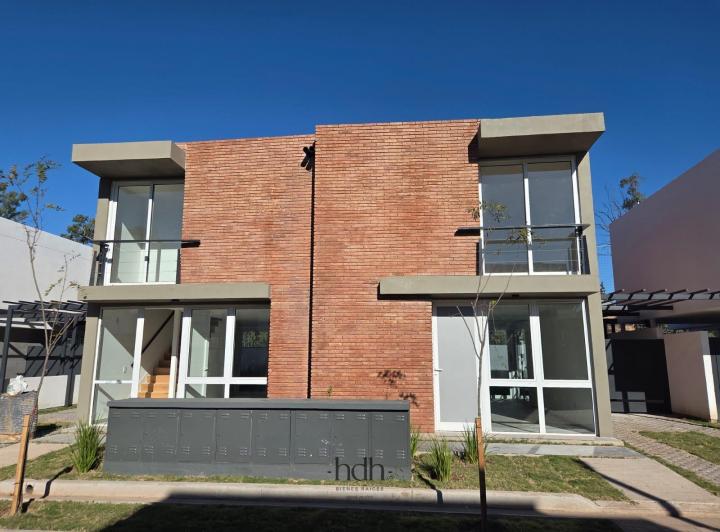 Casa · 139m² · 5 Ambientes · 2 Cocheras