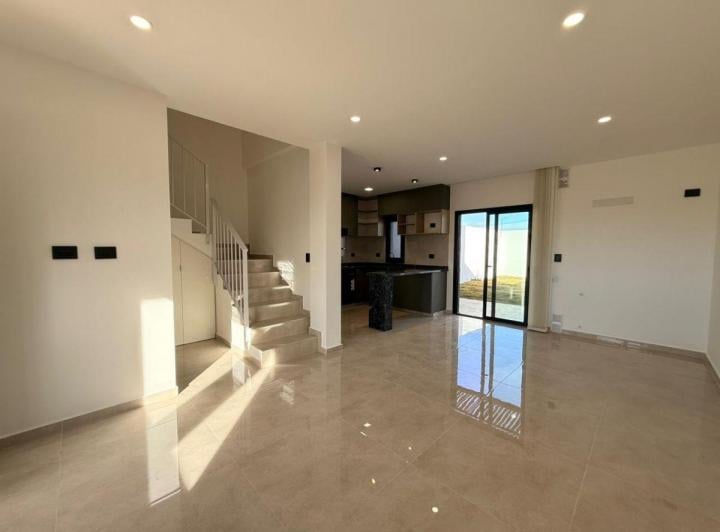 Casa · 99m² · 7 Ambientes · 2 Cocheras