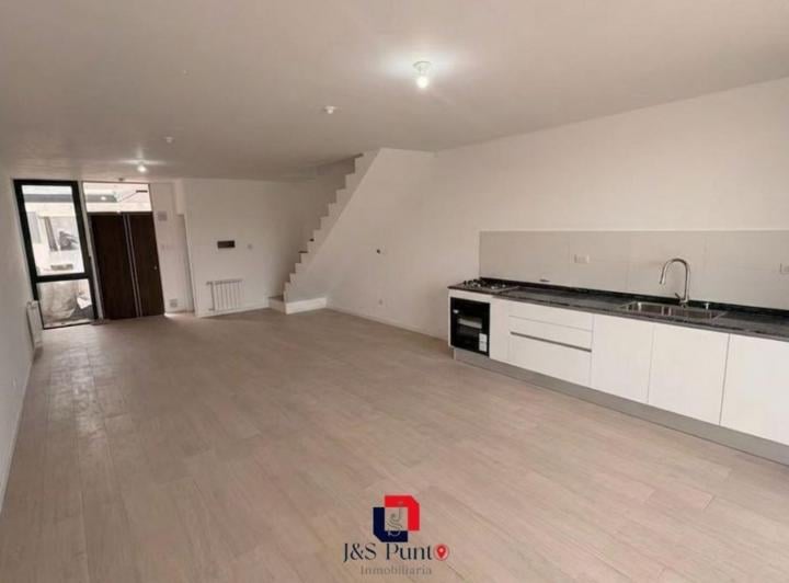 Casa · 136m² · 3 Ambientes · 2 Cocheras