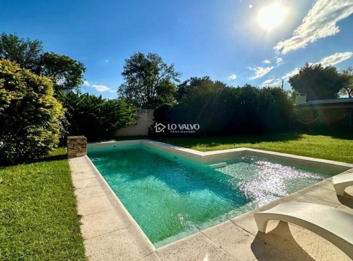 Casa · 190m² · 10 Ambientes · 2 Cocheras