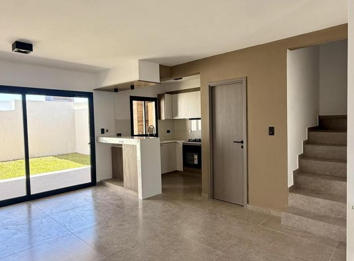 Casa · 131m² · 4 Ambientes · 2 Cocheras