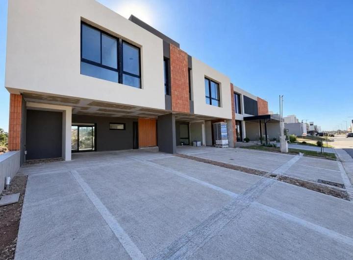 Casa · 140m² · 5 Ambientes · 2 Cocheras
