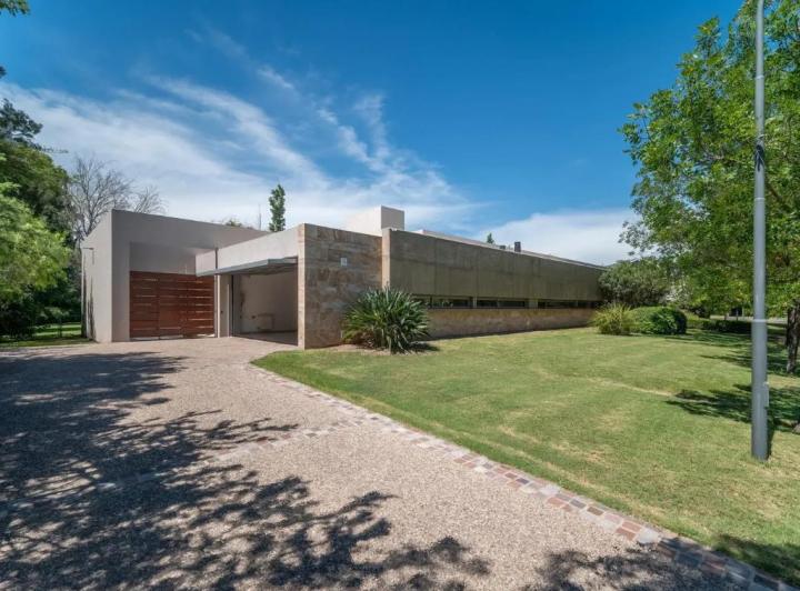 Casa · 600m² · 12 Ambientes · 1 Cochera