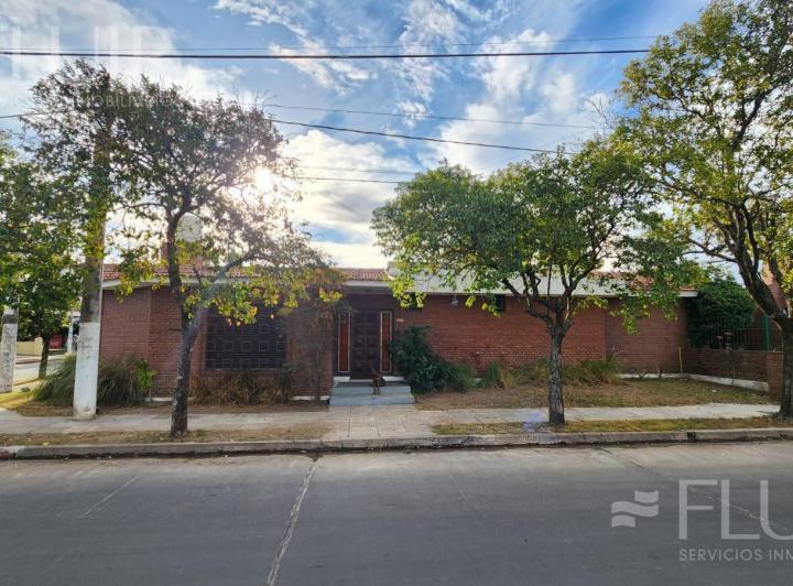 Casa · 207m² · 3 Dormitorios · 2 Cocheras