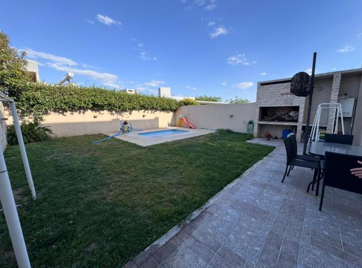 Casa · 200m² · 5 Ambientes · 1 Cochera
