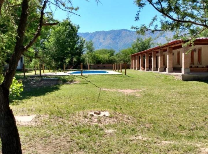 Casa · 400m² · 5 Ambientes · 3 Cocheras