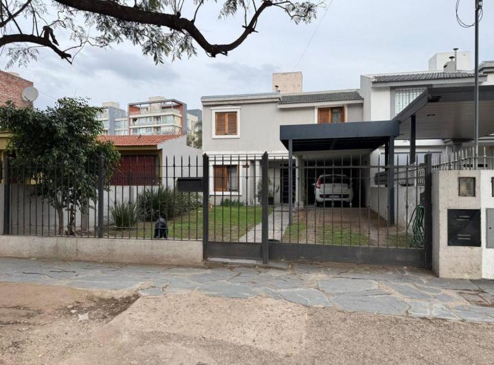 Casa · 119m² · 4 Ambientes · 2 Cocheras