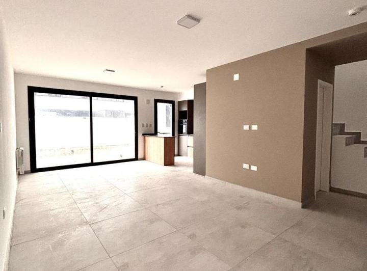 Casa · 125m² · 4 Ambientes · 2 Cocheras