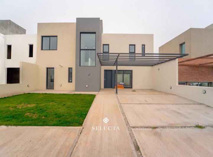 Casa · 145m² · 4 Ambientes · 2 Cocheras