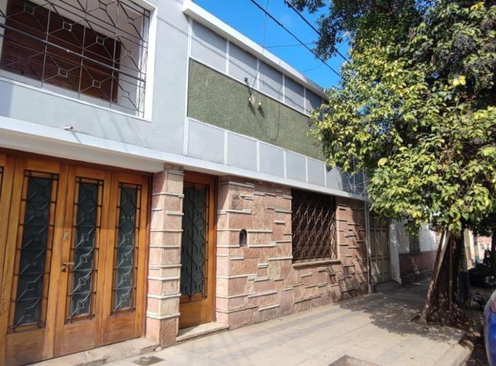 Casa · 220m² · 5 Ambientes · 1 Cochera