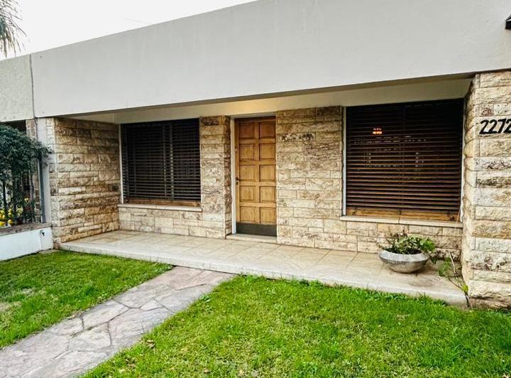Casa · 180m² · 5 Ambientes · 2 Cocheras
