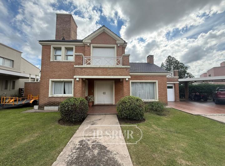 Casa · 333m² · 6 Ambientes · 4 Cocheras